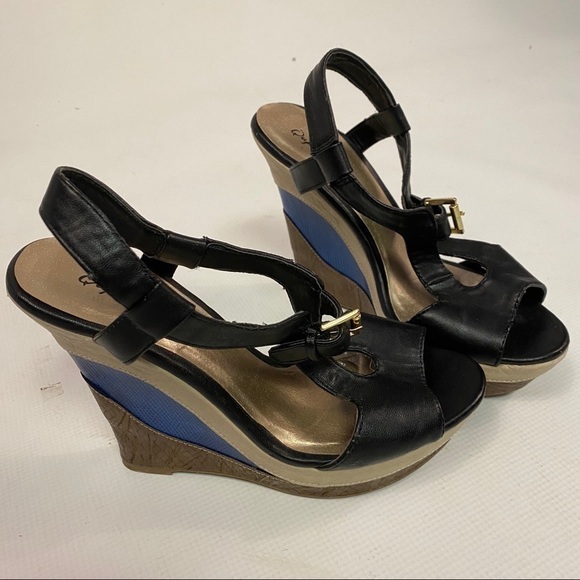 QUPID Black Platform Wedge Open Toe Sandals - Picture 2 of 5